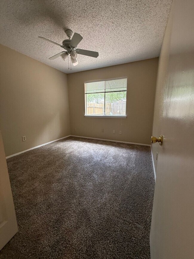 Building Photo - Annettes -2310 Fuzz Fairway, Austin, TX 78...
