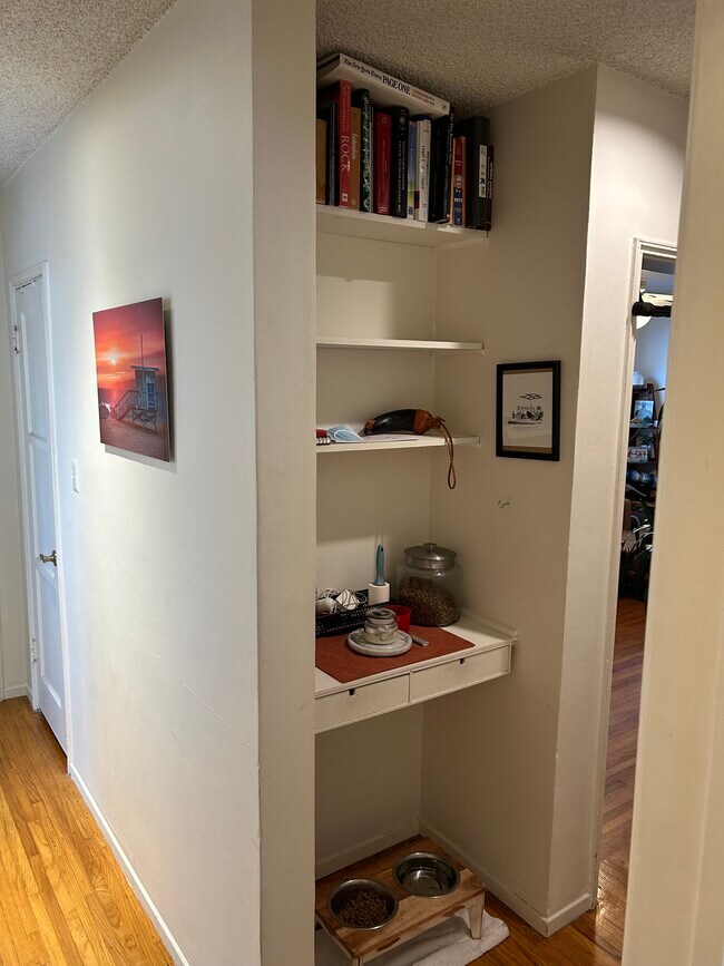 Building Photo - 638 Sheldon St