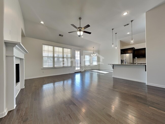 Building Photo - 5571 Stonecrest Dr