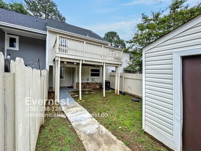 Building Photo - 2-Bedroom Home with Modern Amenities Near ...