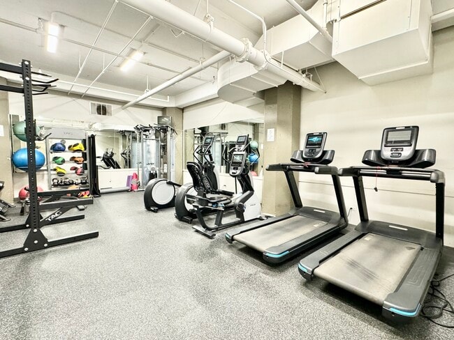 Building Photo - 124 W Polk St