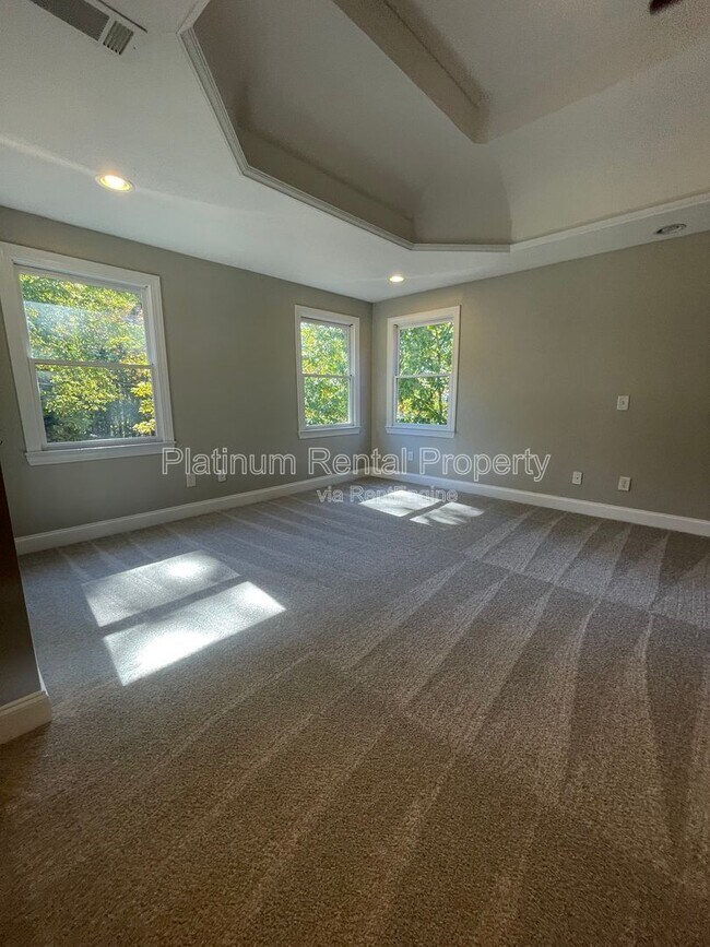 Building Photo - 1305 Smithdale Heights Dr