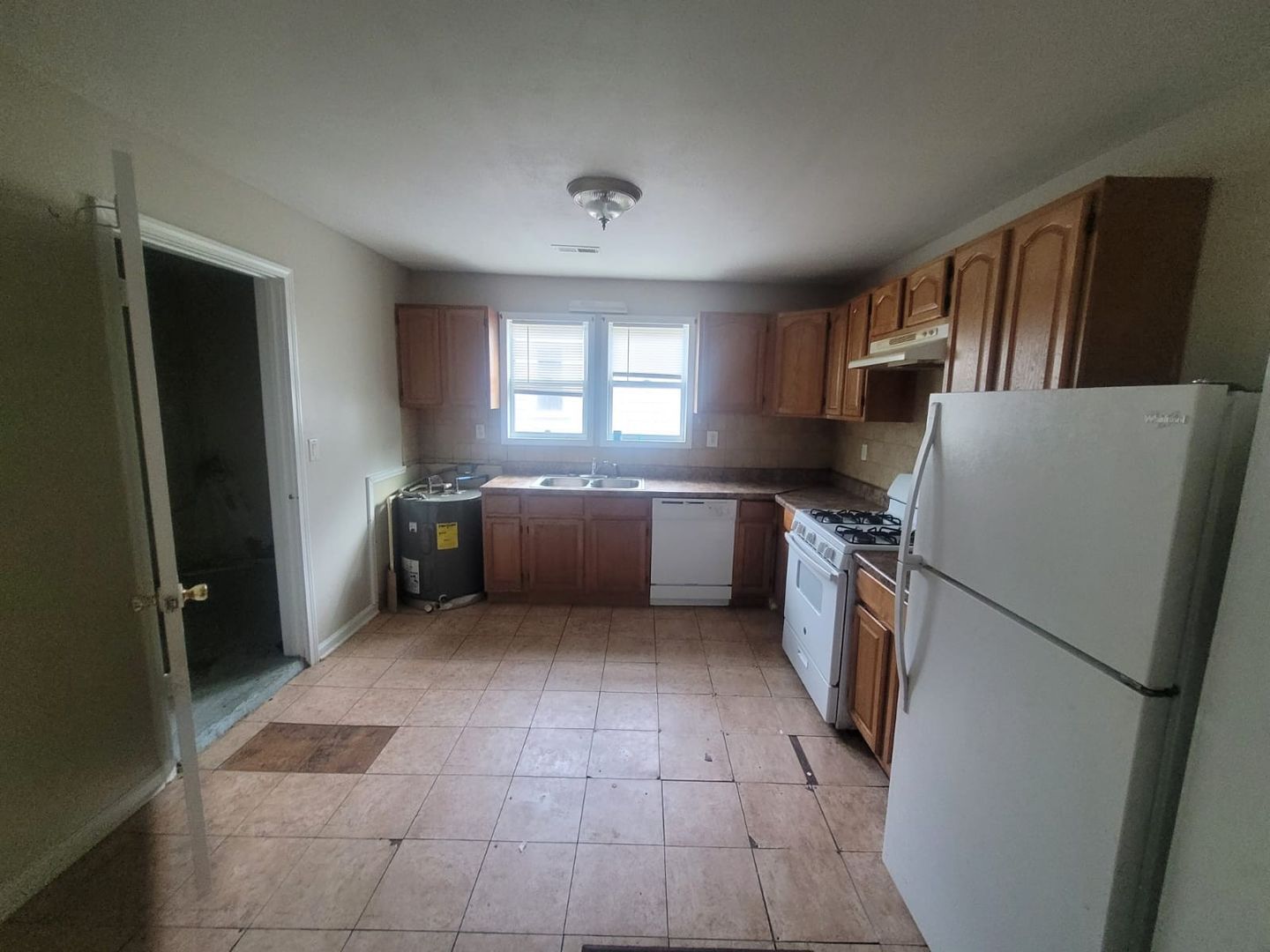 Building Photo - 121 Linn St