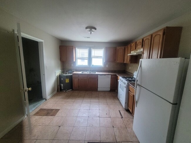 Building Photo - 121 Linn St