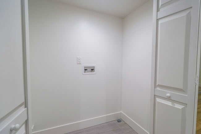 Building Photo - 4647 Pickford St