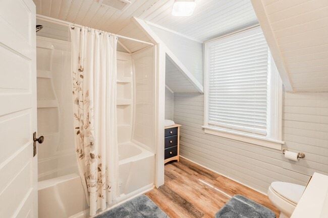 Building Photo - 326 Sumter St SE