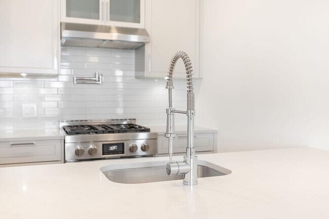 Building Photo - 372 9th St