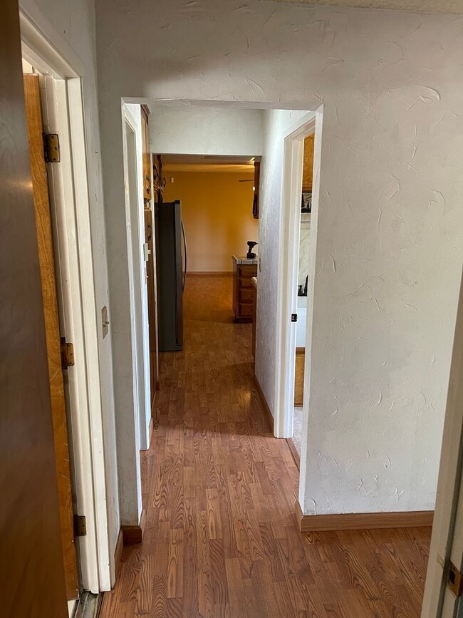 Building Photo - Paradise Oasis-3 bed 2 bath home, Back yard, covered deck, garage, no cats