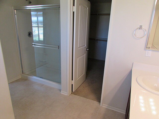 Building Photo - Spacious 5-Bedroom Home with Loft, Solar P...