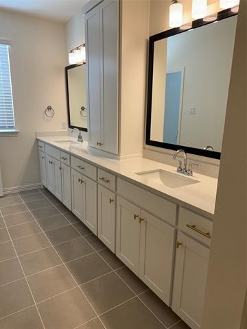 Building Photo - 2821 Jacaranda Dr