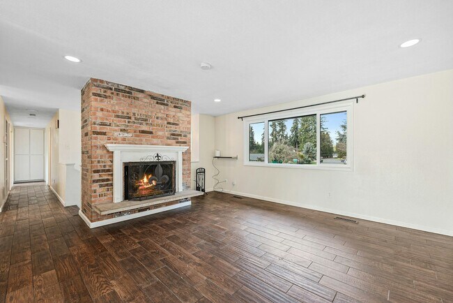 Building Photo - 7547 13th Ave SE