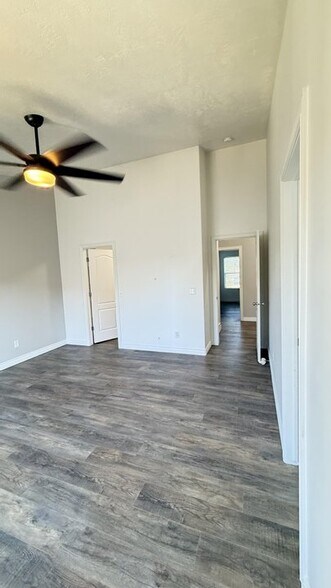 Building Photo - 3334 Lower Newark Way