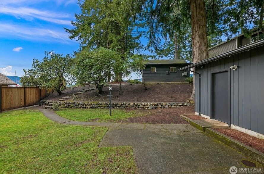 Building Photo - 2562 Lake Whatcom Blvd