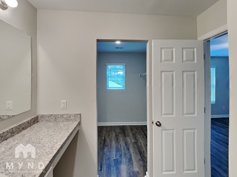 Building Photo - 460 Americana Dr