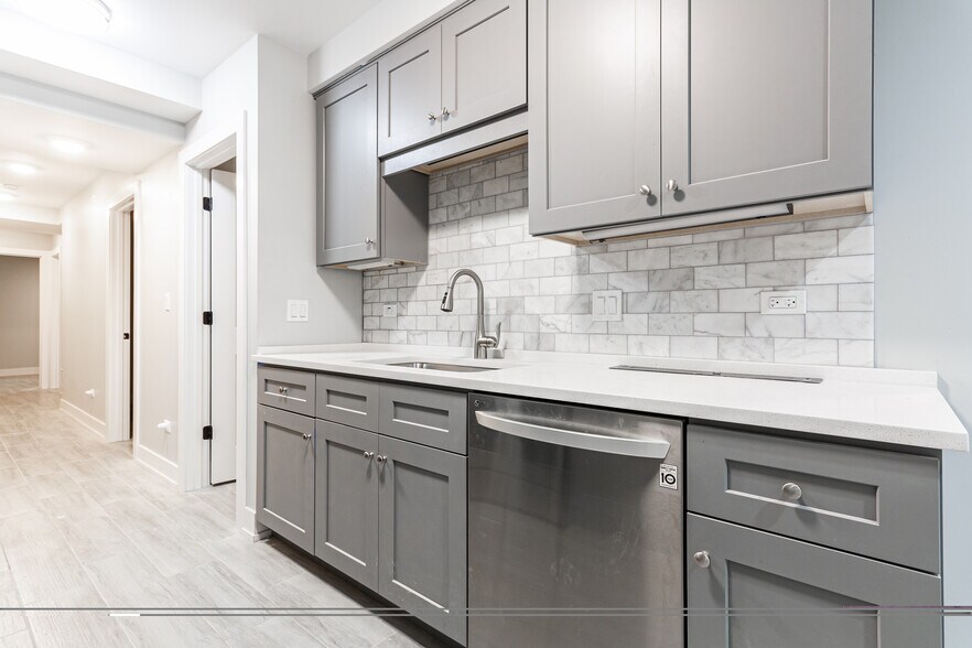 Building Photo - 1458 W Chestnut St