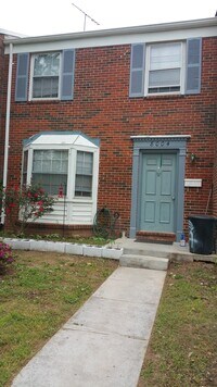 Building Photo - 8004 Community Dr