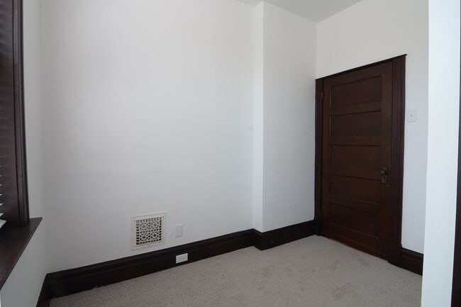 Building Photo - 3449 Iowa Ave