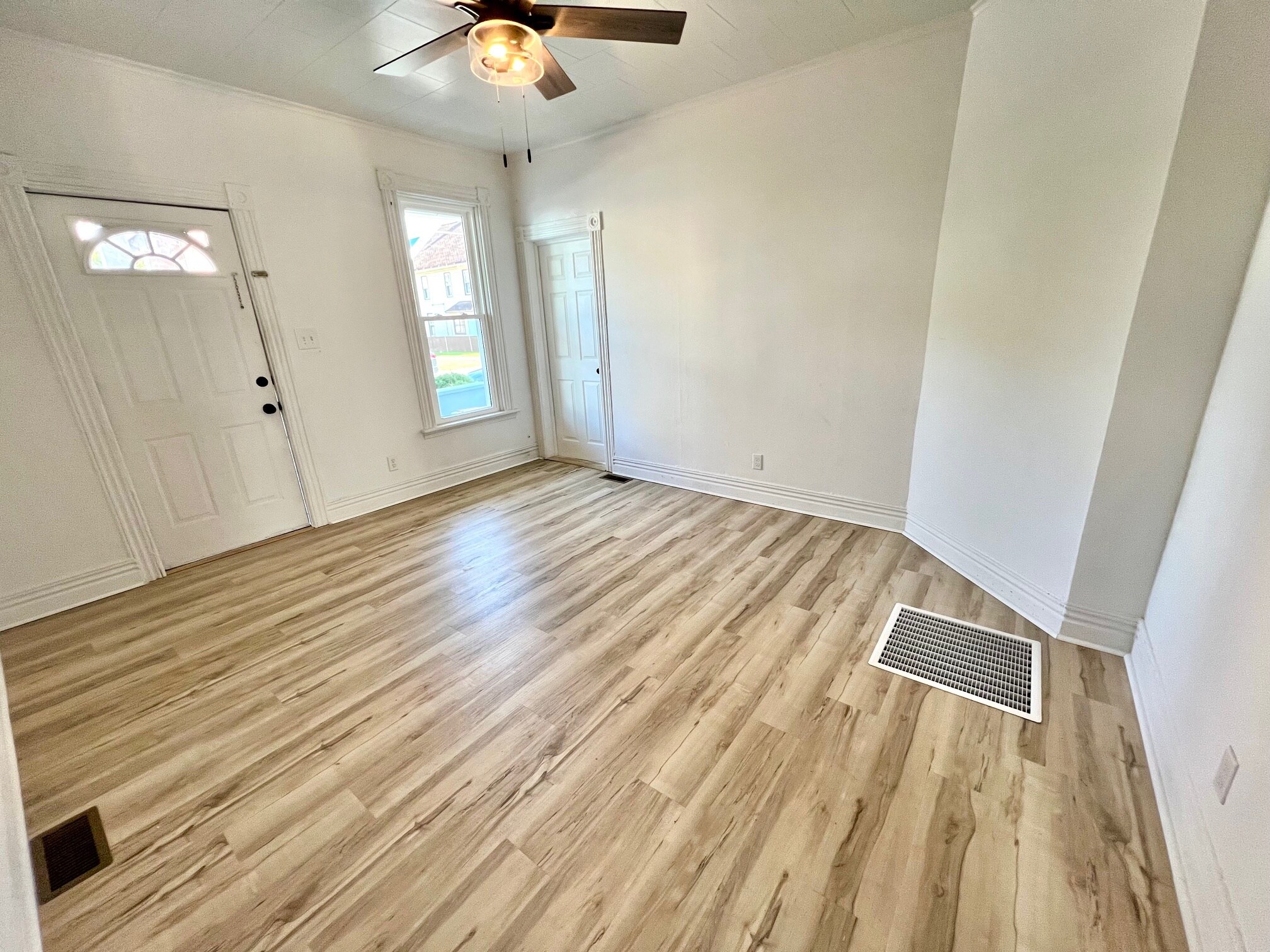 Building Photo - 39 1/2 Milton Ave