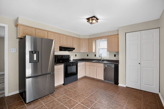 Building Photo - 915 Crystal Rock Rd