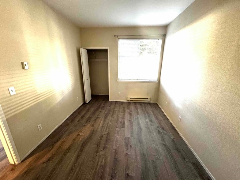 Building Photo - 21 Bayside Ct