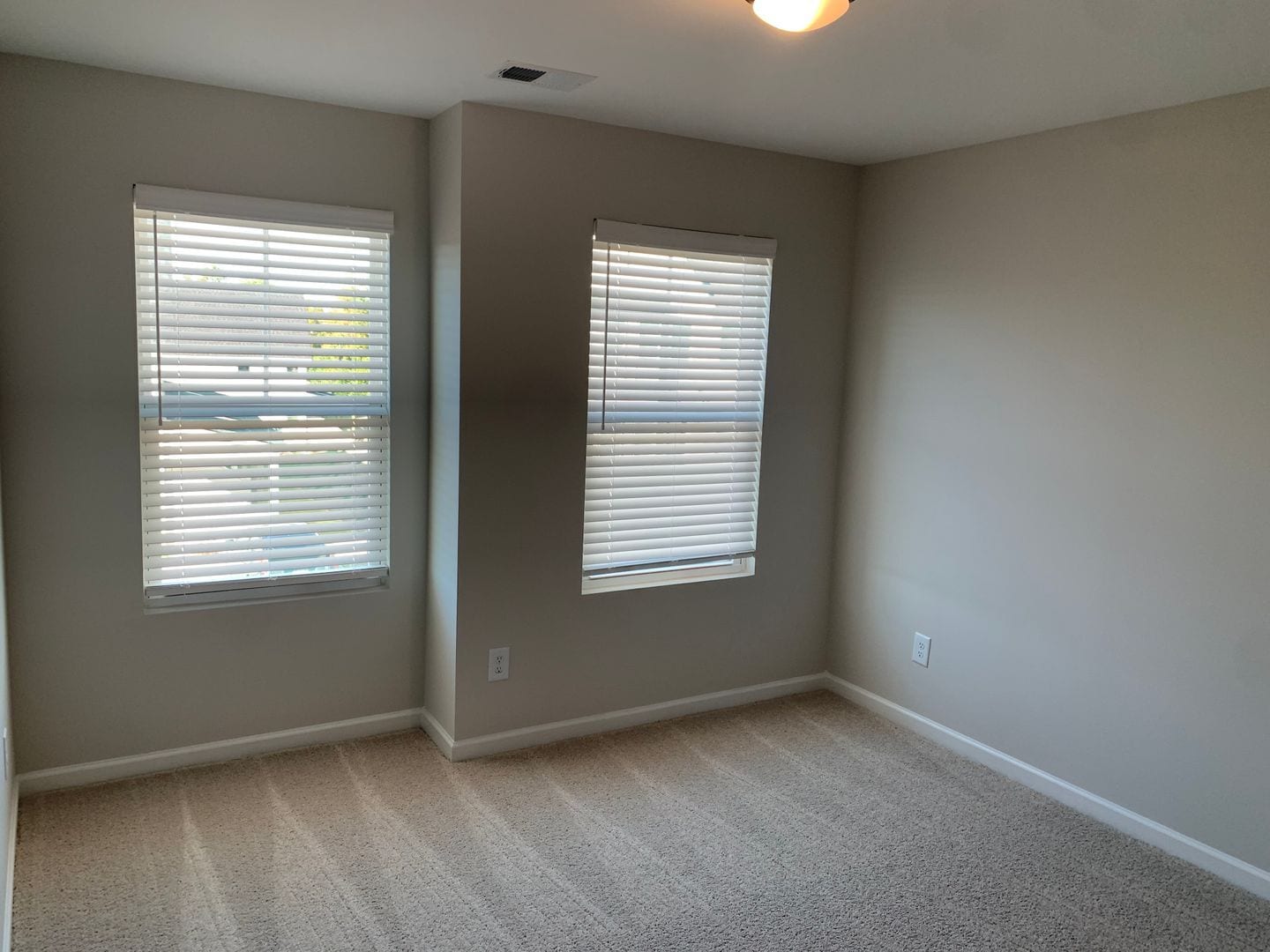 Building Photo - SUBLEASE AVAILABLE JANUARY 2026-JUNE 2026 WITH OPTION TO RENEW