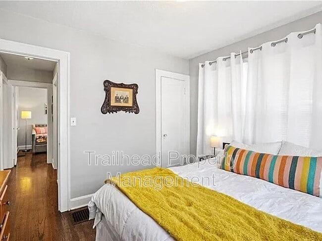 Building Photo - 46 W 74th St