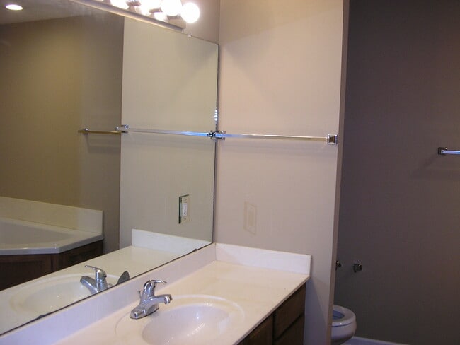 Building Photo - 403 Cedar Hollow Dr