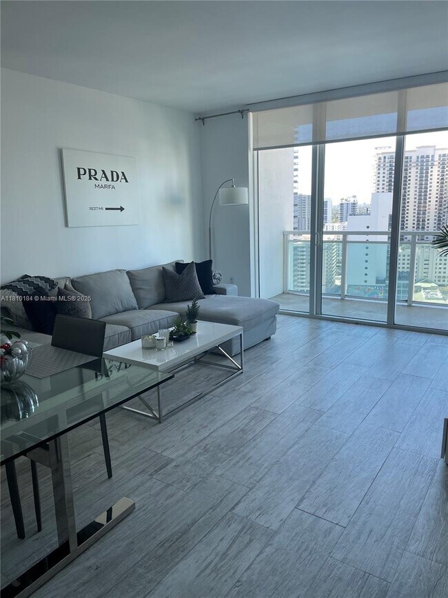 Building Photo - 951 Brickell Ave