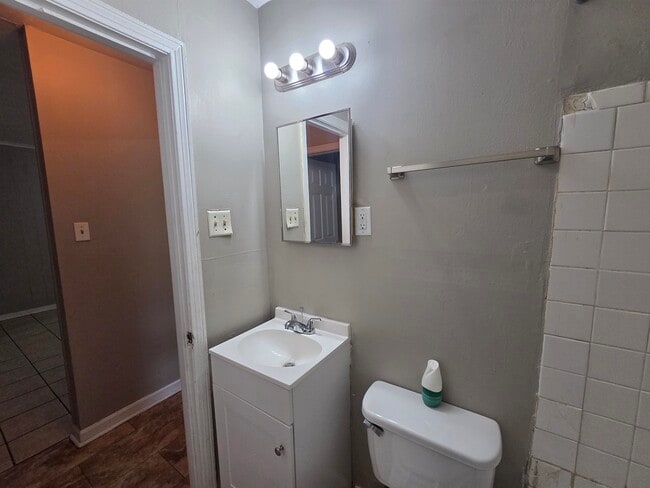 Building Photo - 3021 Ashwood St