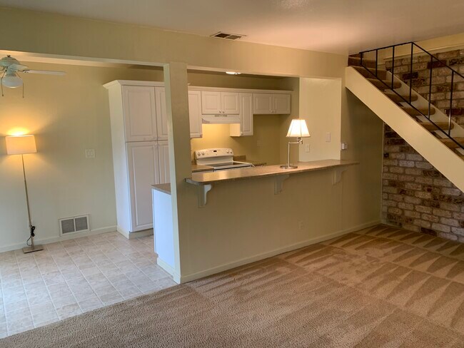 Primary Photo - 2484 Plata Ct