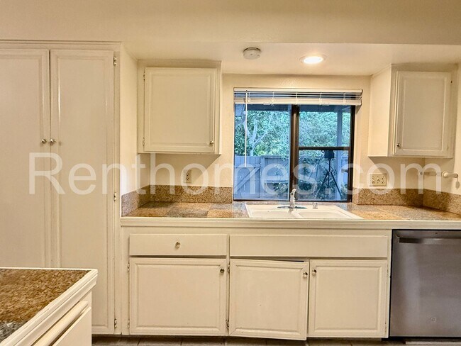 Building Photo - 3847 Camino Lindo