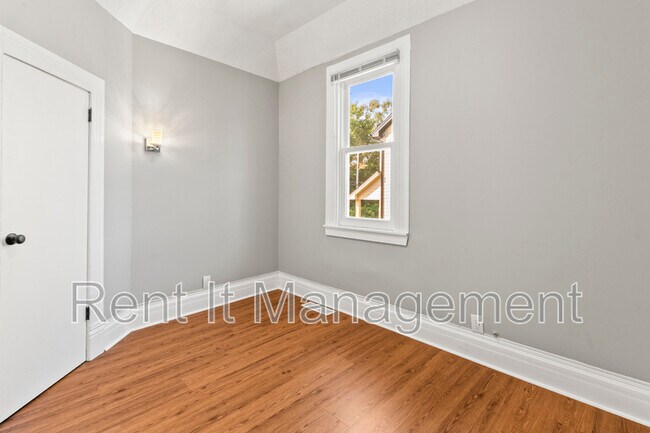 Building Photo - 3042 Cottage Grove Ave