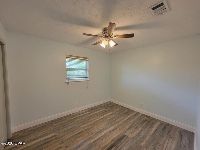 Building Photo - 836 Miles Dr