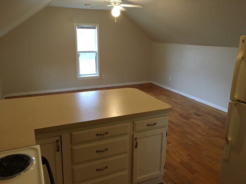 Building Photo - 604 W MT MORIS ST APT 3