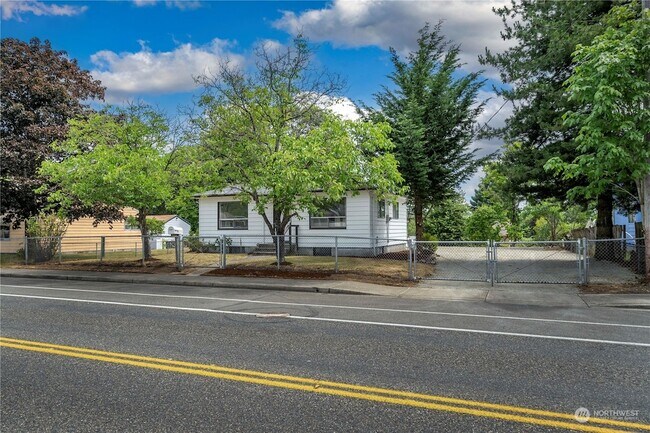 Primary Photo - 6927 S Tyler St