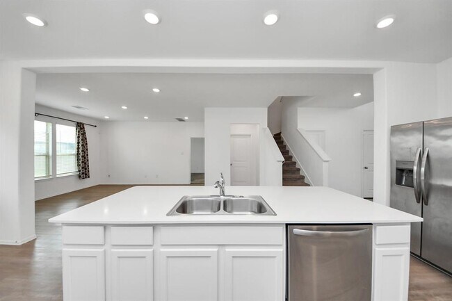 Building Photo - 24063 Hawthorn Lks Dr