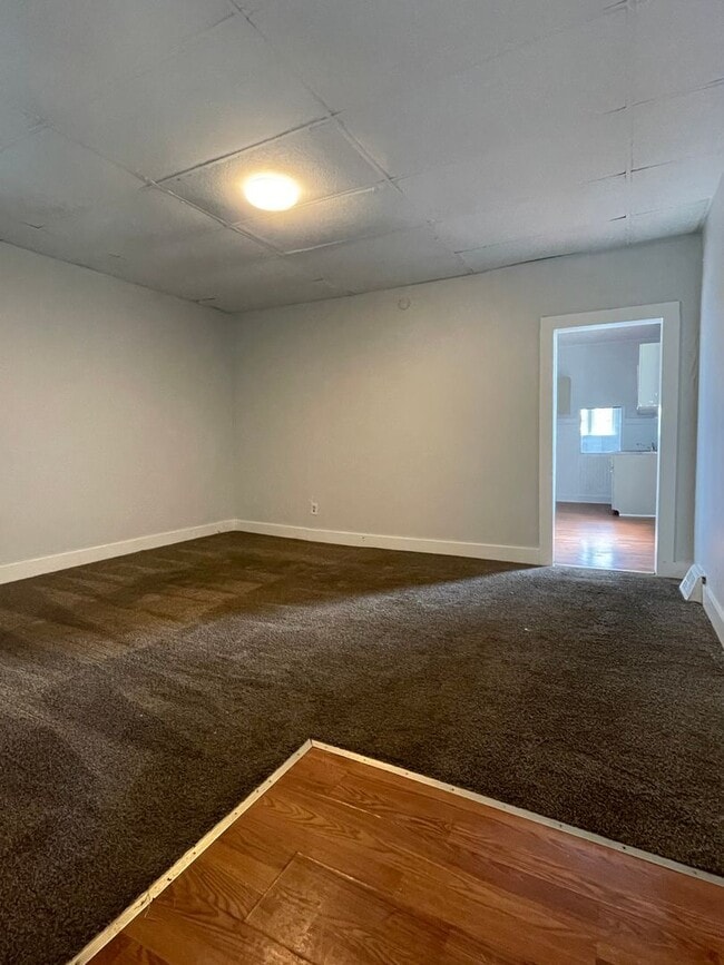Building Photo - Charming 2 Bed / 1 Bath Single-Family Home...