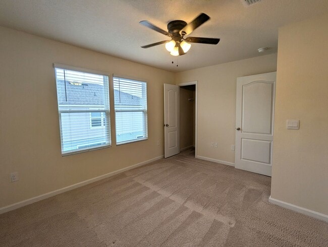 Building Photo - REDUCED RATE ON THIS 18mo LEASE (15mo & 12mo also available) AND WAIVED $250 Admin Fee (app. fee ...