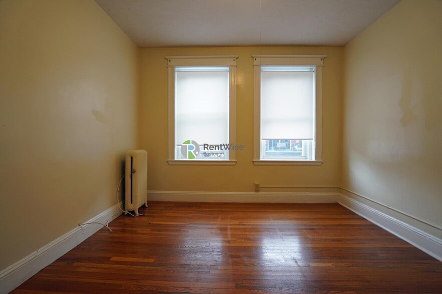 Building Photo - 64 Woodstock Ave