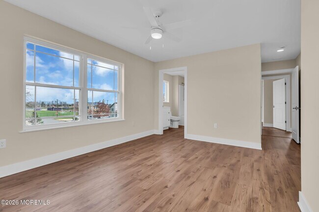 Building Photo - 58 Cove Rd