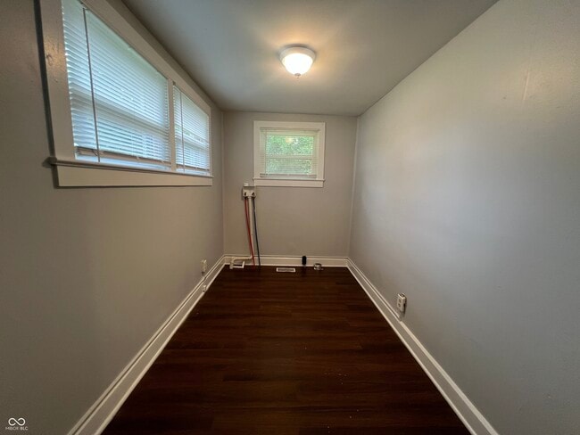 Building Photo - 411 W 39th St