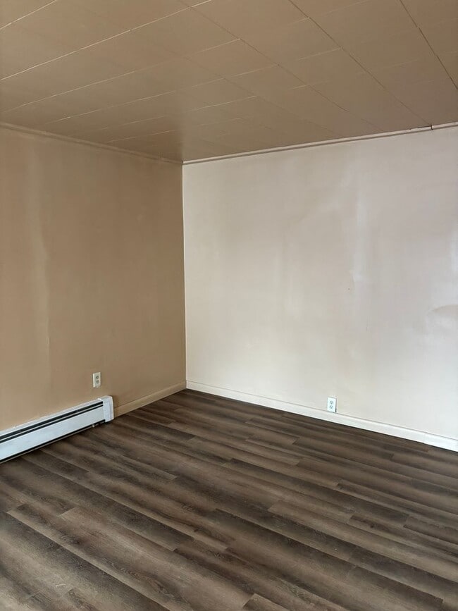 Building Photo - Available NOW! 3 Bed 1 Bath in Newville, PA!