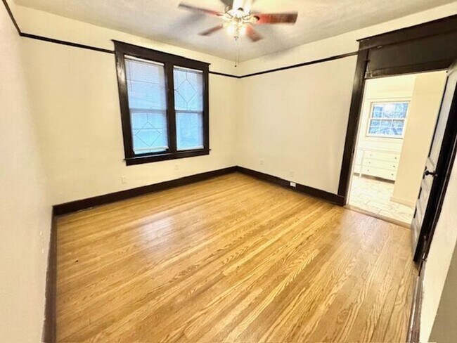 Building Photo - Historic Large Beautiful midtown home near Rhodes College available for Rent!