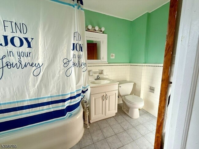 Building Photo - 19 Harding St