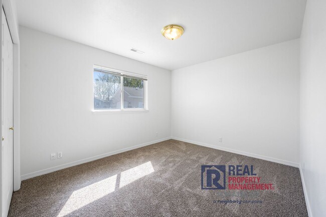 Building Photo - 4330 Henderson Ln