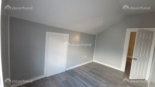 Building Photo - 418 River St