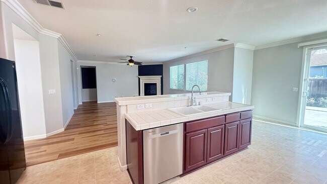 Building Photo - New listing! Bright and Spacious, Close to Parks and Trails