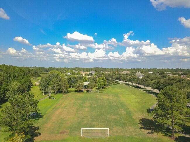 Building Photo - MOVE IN SPECIAL- Beautiful 4/2.5 Townhome ...