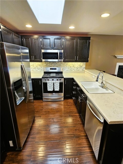 Building Photo - 525 Cedar View Dr