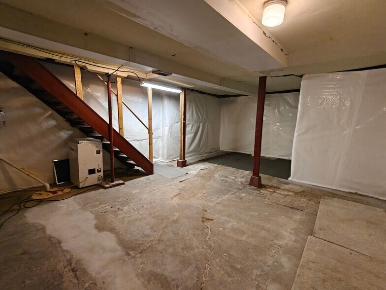 BASEMENT STORAGE - 1011 E Grand Ave